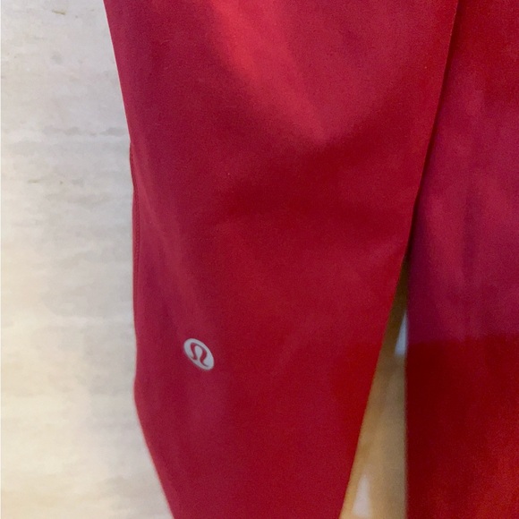 Lululemon Base Pace High-Rise Running Tight 25"
Mulled Wine - Picture 8 of 10